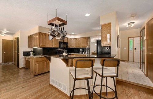 Loveland House | Shady Grove 4 King Beds, Dog Run & Outdoor Fun