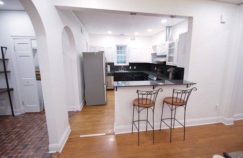 Highlands - Perkins House | Shady Oaks 4 bedroom Compound! 25 min walk to Tiger Stadium!