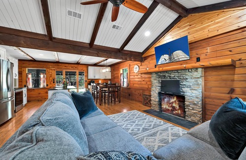 China Spring House | Shady Oaks Cabin- Waco/Magnolia/Baylor