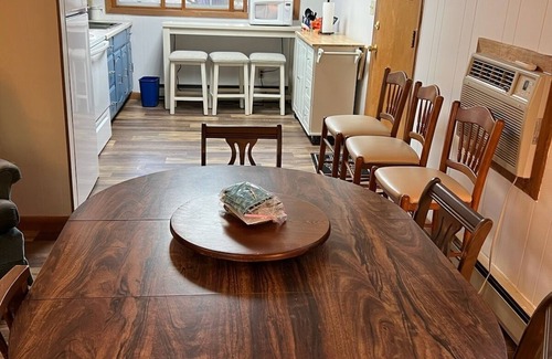 Tomahawk Cabin | Shady Rest Upper Manor, 3BR/2BA, Lakefront, Beach, Fishing, Relaxing, Fun!