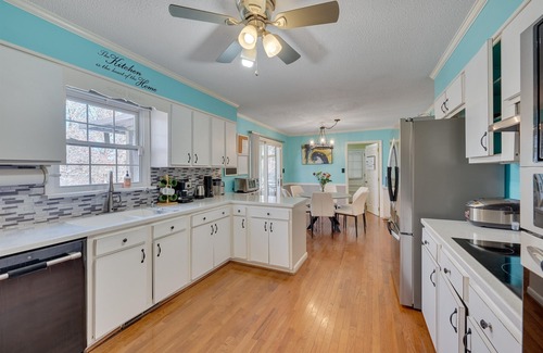 High Point House | Shalimar Estates - Furniture Market & Downtown 5 Bedroom Home by Quantum Suites
