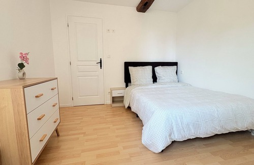 Beaucroissant Bed & Breakfast | Shalom - Private Room in Shared Apartment with All Conveniences