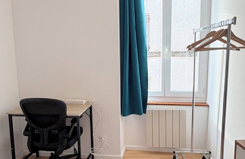 Beaucroissant Bed & Breakfast | Shalom - Private Room in Shared Apartment with All Conveniences