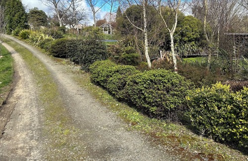 Kimbolton House | Shambhala Cosy Kimbolton Tiny house and gardens