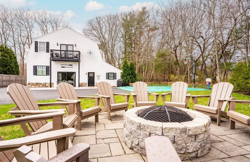 Ogunquit - Wells House | Shamrock by the Sea: Hot Tub, Arcade, Basketball