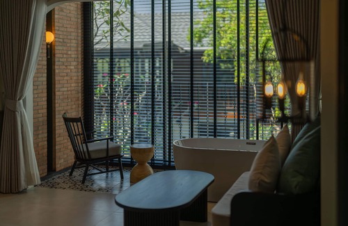 Old City Hotel | Shamrock Chiangmai Hotel - Adults Only