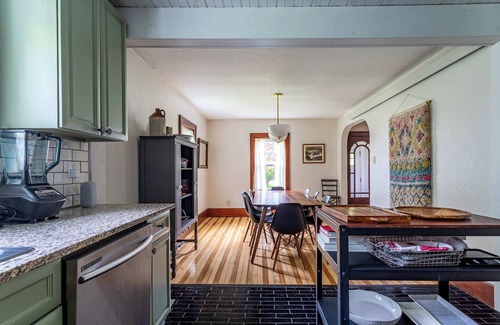 Livingston Manor House | Shandelee Brook House: Hot Tub Serenity | Peaceful Surroundings | 5 Mins to Livi