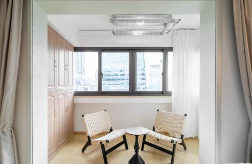 Downtown Shanghai Apartment | Shanghai Fatty Homestay - Jiafa Building near West Nanjing Road subway and People Square