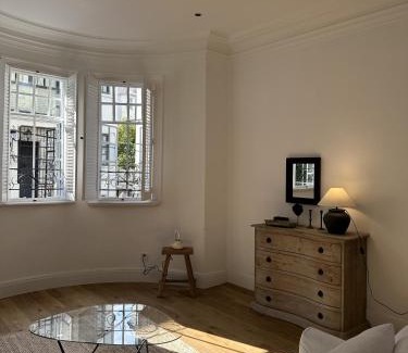 Huaihai Road Commercial Area Apartment | Shanghai Hills & Art Suite 18 - Near Line 1 & 7 Changshu Road Metro