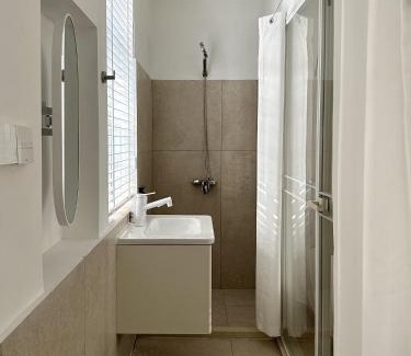 Huaihai Road Commercial Area Apartment | Shanghai Hills & Art Suite 18 - Near Line 1 & 7 Changshu Road Metro