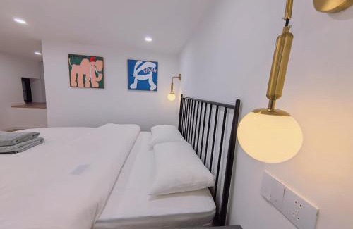 Huaihai Road Commercial Area Apartment | Shanghai Hills & ZINN City Loft Near Metro Line 1 Changshu Rd and Close to Tianzi Fang