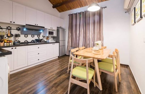 Pudong House | Shanghai HUA XI SHUI XIE Guesthouse