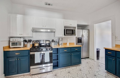 Thunderbolt House | Shangri-La @ Rowland: Eclectic and Stylish Cottage