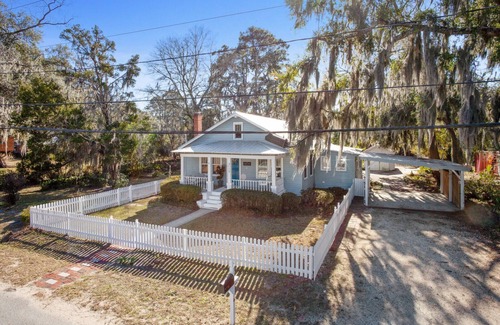 Thunderbolt House | Shangri-La @ Rowland: Eclectic and Stylish Cottage