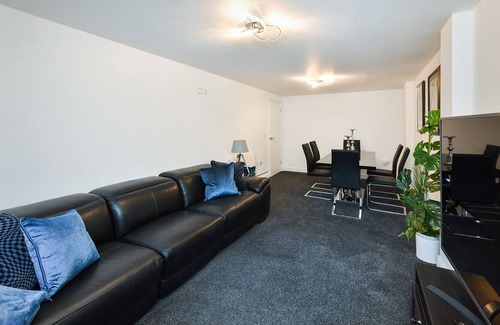 Alvaston Apartment | Shardlow Road - Radiant 2Bedroom Apartment equipped with a flat TV and free Wifi