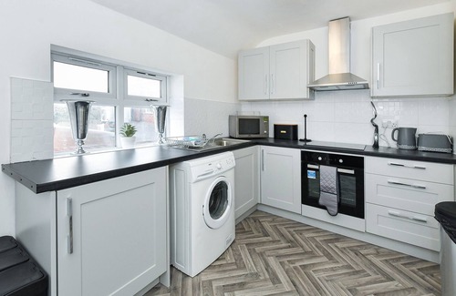 Alvaston Apartment | Shardlow Road - Radiant 2Bedroom Apartment equipped with a flat TV and free Wifi
