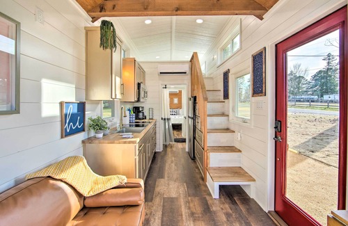 Lone Star Cottage | Shared Dock & Lake Access: Daingerfield Tiny Home