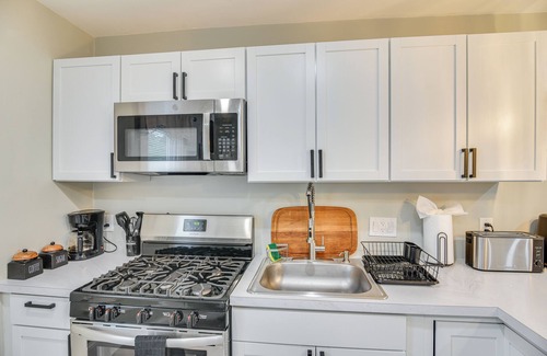 Sharon Apartment | Sharon Home < 8 Mi to Gillette Stadium!