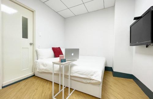 Central District Hotel | Sharon Inn