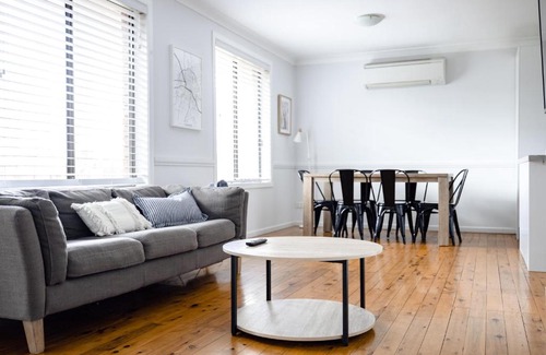 Orange House | Sharp Road - Comfy & Cosy, near Hospital and Cadia