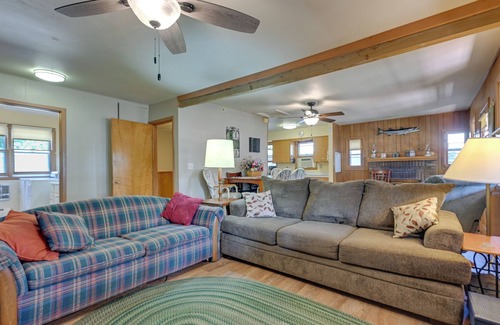 Shawano Cabin | Shawano Cabin Getaway - Walk to Lake & Park!