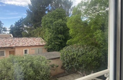 Les Angles House | She's got it all! A stone's throw from Avignon and the TGV train station