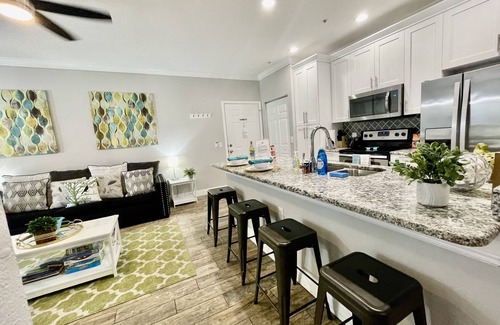 Seminole Condo | SHEEK & GLAM VACATION BEACH CONDO!🌞 HEATED POOL,GYM, TENNIS, 1st FLOOR CONDO
