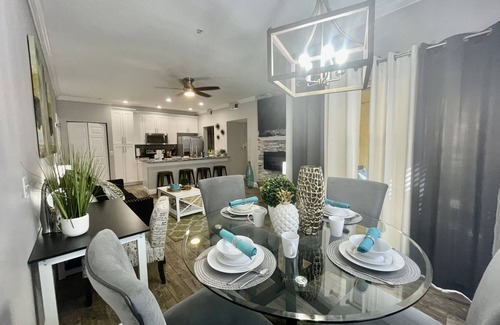 Seminole Condo | SHEEK & GLAM VACATION BEACH CONDO!🌞 HEATED POOL,GYM, TENNIS, 1st FLOOR CONDO
