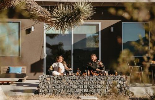 Joshua Tree House | Shelter 2 l A Classic At Joshua Tree Park Entrance