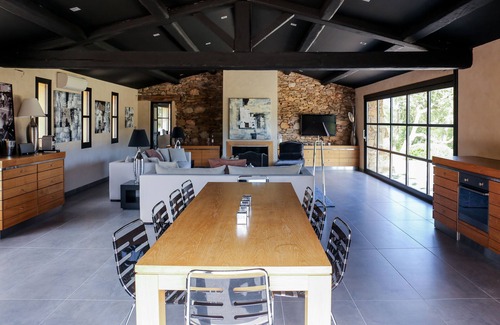 Bormes-Les-Mimosas House | Shepherd House in the Vines