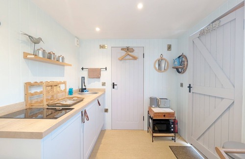 Pagham Cottage | Shepherd's Hut on the Beach - Pagham - sleeps 2 guests in 1 bedroom
