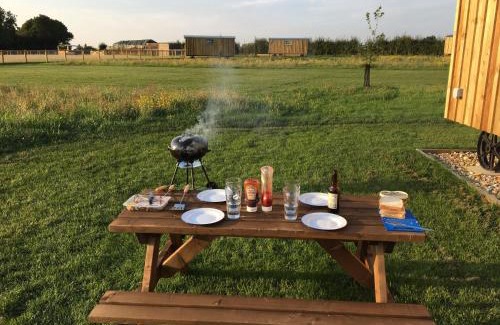 Bedfield House | Shepherds Hut 8