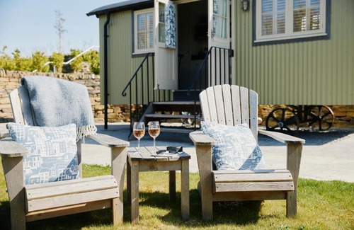 St Merryn Cabin | Shepherds Huts at The Cornish Arms