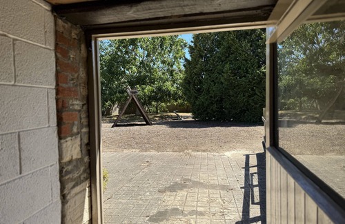 Lechlade Apartment | Shepherds Rest Cotswolds Cottage Farm Stay With Pool