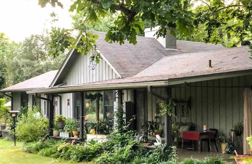 Montevallo House | Shepherds Retreat - 2 miles to I-65