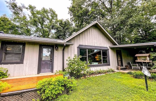 Montevallo House | Shepherds Retreat - 2 miles to I-65