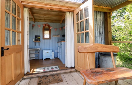 Brazzacott Cottage | SHEPHERDS RETREAT, pet friendly, with hot tub in Crackington Haven