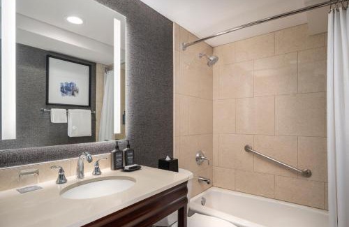 Saskatoon Downtown Hotel | Sheraton Cavalier Saskatoon Hotel