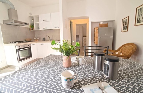 Rezza Apartment | Sherlock House - apartment with garden and parking space only if available