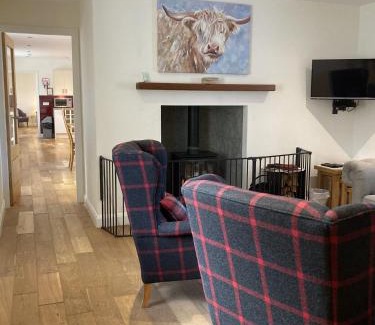 Newtonmore House | Sherrabeg Cottage