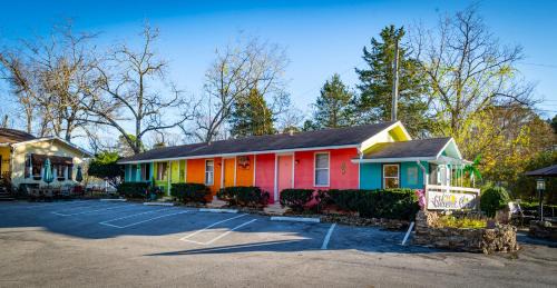 Eureka Springs Hotel | Sherwood Court Cottages & Guest Rooms