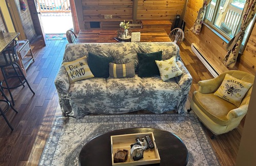 Williams Cabin | Sherwood Forest Cottage 45 mins. from Grand Canyon!