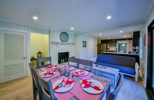 Tuscaloosa House | Sherwood House-Book for Football Season! Walk to the Stadium&Strip!