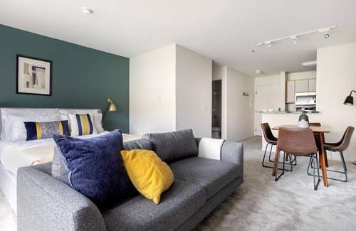 South Beach Apartment | Shimmering South Beach Studio w/3 Pools, 2mins to Muni by Blueground