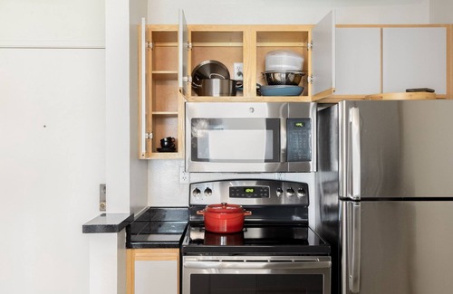 South Beach Apartment | Shimmering South Beach Studio w/3 Pools, 2mins to Muni by Blueground