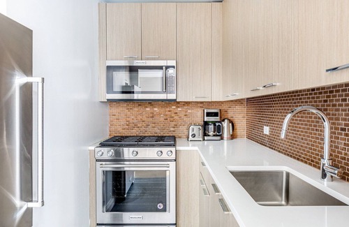 Tribeca Apartment | Shining Tribeca Studio w/Indoor pool + Gym by Blueground