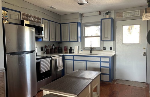 Edisto Island House | SHIP HAPPENS 5BR HOUSE WITH OCEAN VIEW GOLF CART AVAIL, VOLLEYBALL 3 OUTDOOR TVS