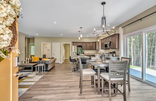 Bayville Apartment | Shipbuilder’s Retreat sleeps 6, 5 minutes to Harbor