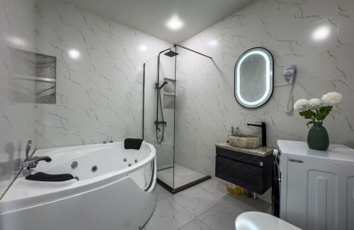 Tbilisi Apartment | Shirin And Cozy Apartment With Jacuzzi Balcony