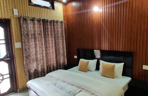 Guptkashi Hotel | Shiv Vilas palace
